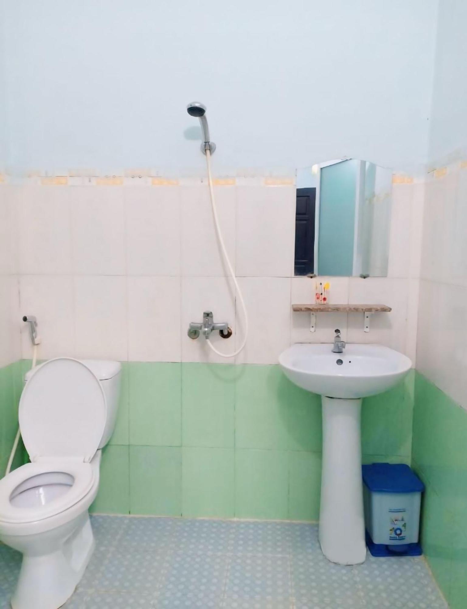 Nhà Nghỉ Kim Lài Pleiku Esterno foto